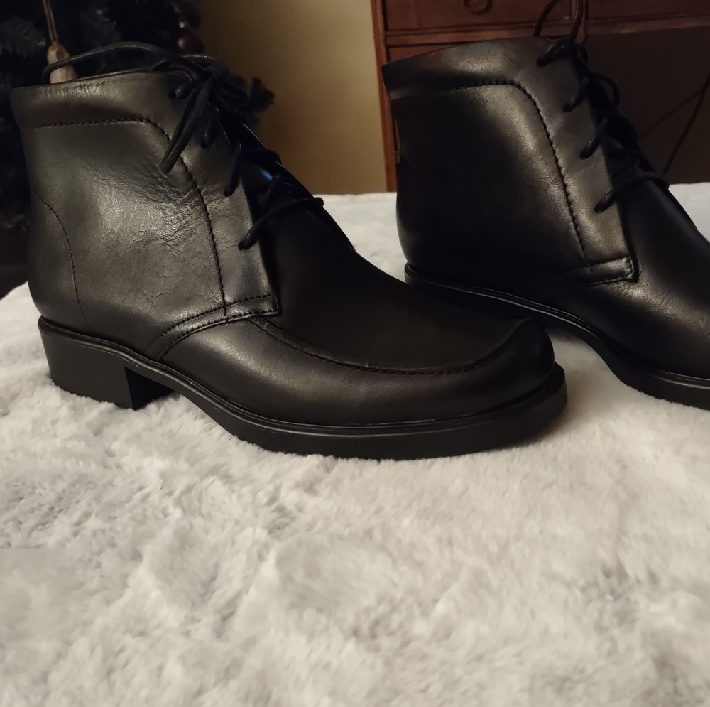 Field Plain Toe Chukka Boot